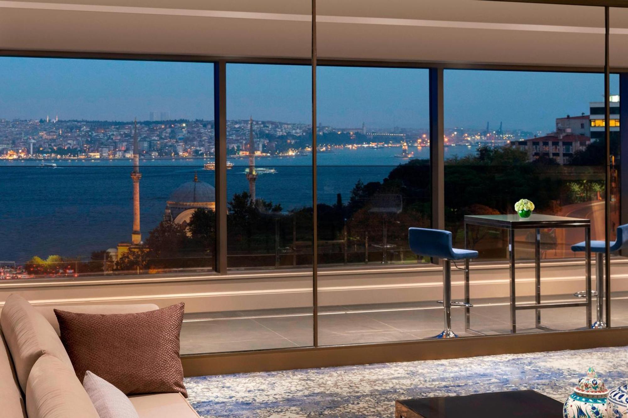 Otel The Ritz-carlton, At The Bosphorus 5*